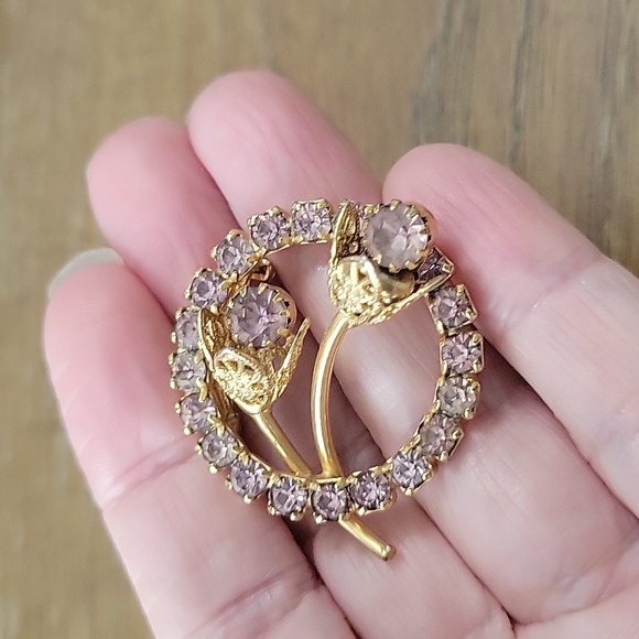 Elegant Gold tone Vintage Purple chrystal Floral Brooch - Picture 4 of 4